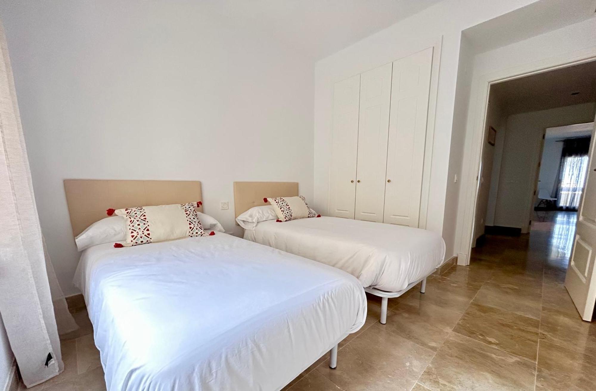 Duquesa Village Property Манільва Екстер'єр фото