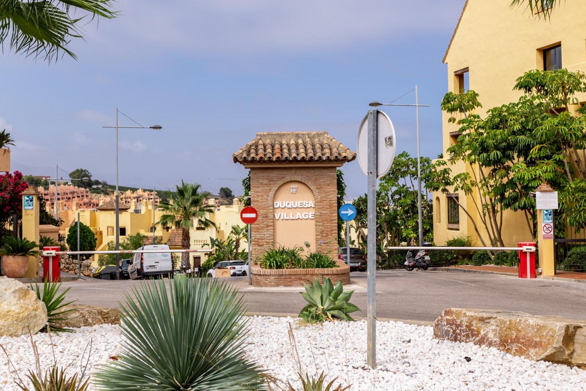 Duquesa Village Property Манільва Екстер'єр фото